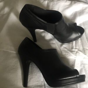 Black high heel peep toe